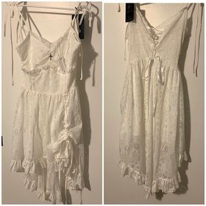 Dark in love gothic white dress. Size medium Nwt/ never worn.